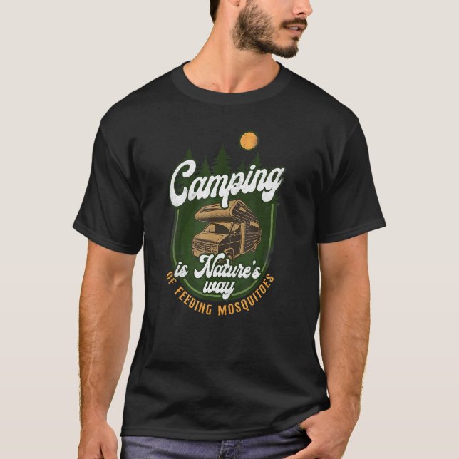Camiseta Camping Natures Way Alimentando Mosquitos Motorhom (Frente)