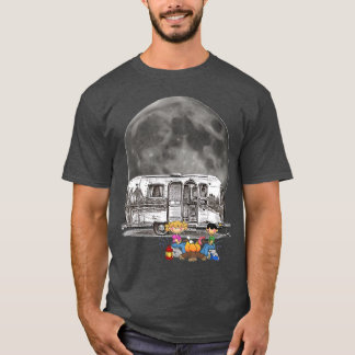 Camiseta Camping out in an Airstream under the Moonlight