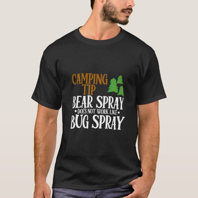 Camiseta Camping Tip  Bear Spray Does Not Work Like Bug Spr (Frente)