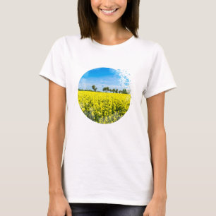 Camiseta Campo com flores amarelas e céu azul