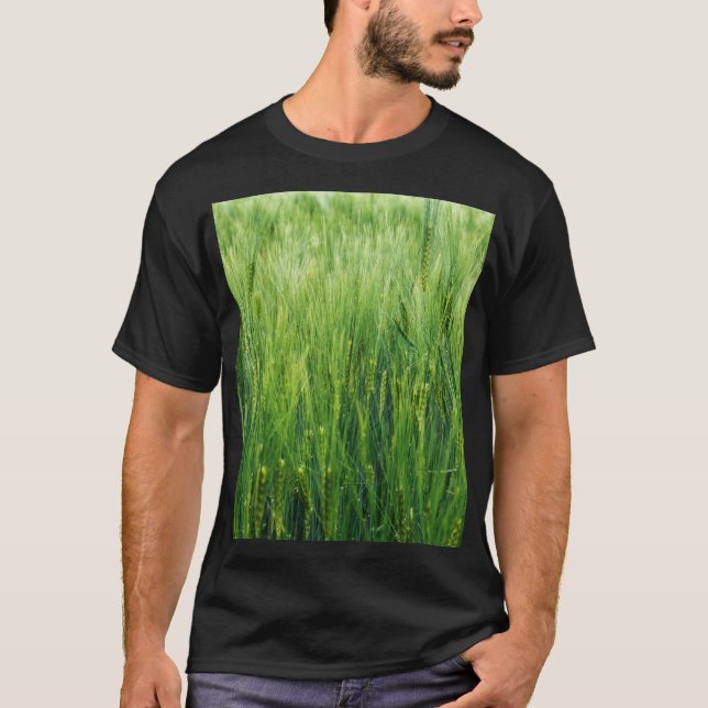 Camiseta Campo de cevada verde, primavera. (Frente)