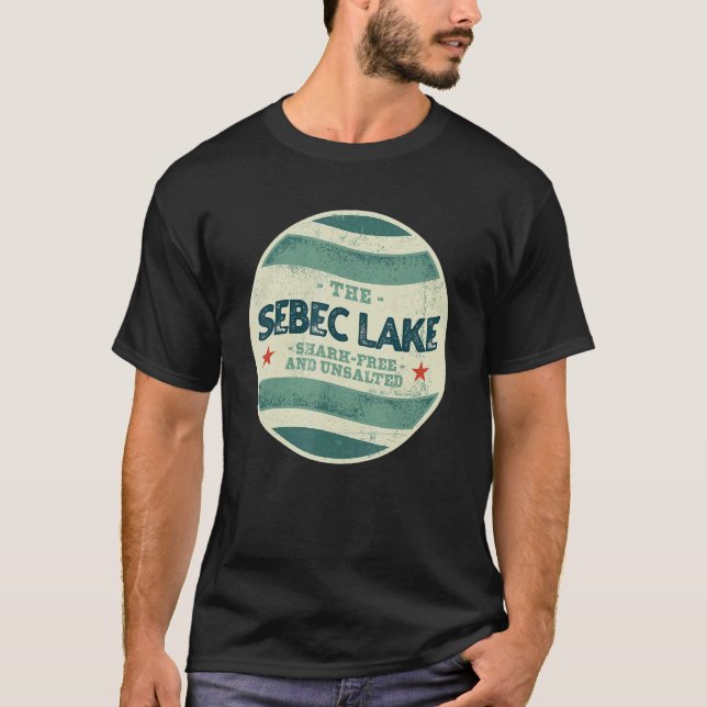 Camiseta Campo de Shark Livre e sem sal no lago Sebec - Mai (Frente)