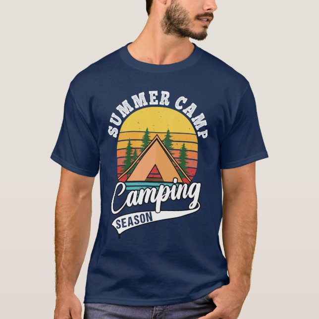 Camiseta Campo de Verão acampamento durante a temporada (Frente)