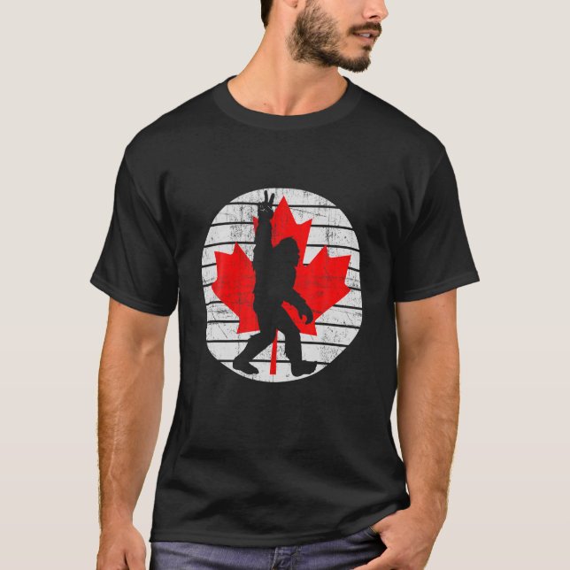 Camiseta Canadense Maple Leaf Sasquatch Canadá (Frente)