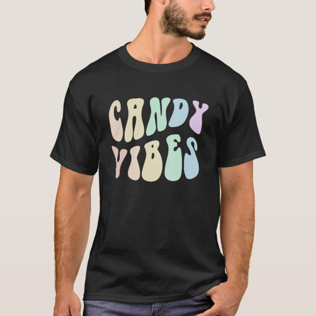 Camiseta CANDY VIBES Halloween Security Groovy Trick Treat  (Frente)