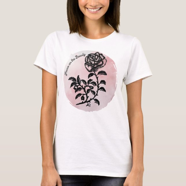 Camiseta Caneta e Rosa de tinta a rosa - Foco na beleza (Frente)