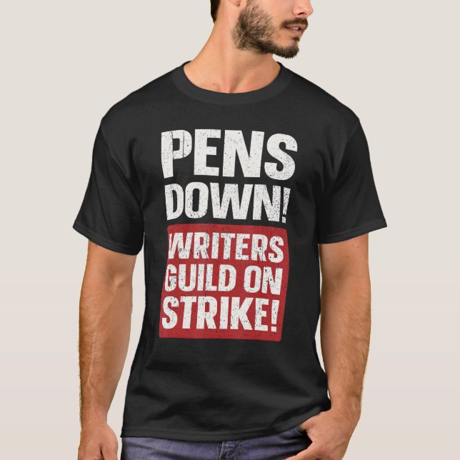 Camiseta Canetas Abaixo Escritores Guild Em Blocos Anti-AI  (Frente)