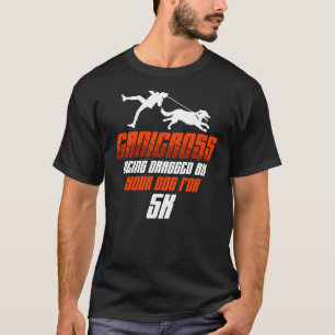 Camiseta Canicross Sendo Arrastado Para Cão De 5K Em Execuç
