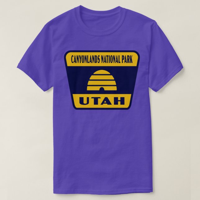 Camiseta Canyonlands National Park Utah Retro Flag Crachá Y (Frente do Design)
