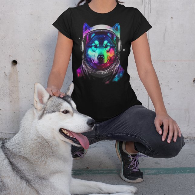Camiseta Cão-Astronauta Siberiano no Espaço Colorido (Criador carregado)