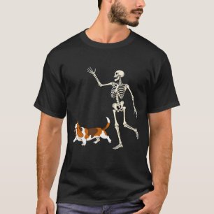 Camiseta Cão Basset Hound de Halloween Dançando Esqueleto