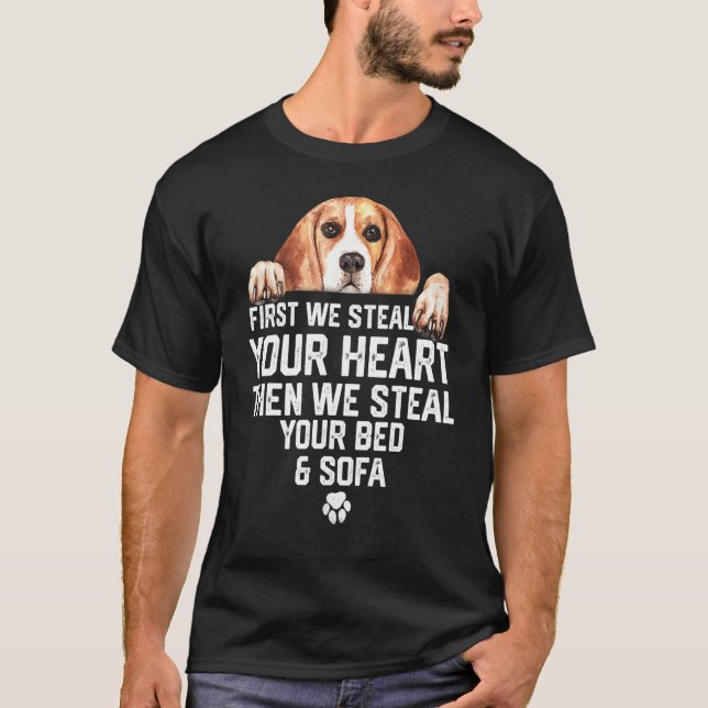 Camiseta Cão beagle Rouba seu coração Rouba sua cama e seu  (Frente)