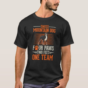 Camiseta Cão de Montanha Suíço quatro patas dois pés uma eq