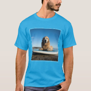 Camiseta Cão do golden retriever que coloca em um conselho