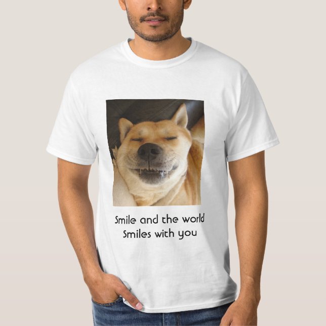 Camiseta cão engraçado sorrindo com slogan de uplifting (Frente)