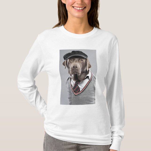 Camiseta Cão na camisola e no boné (Frente)