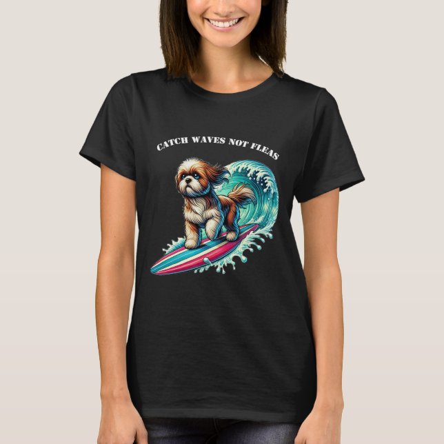 Camiseta Cão surfando com uma prancha rolando um URM de ond (Frente)