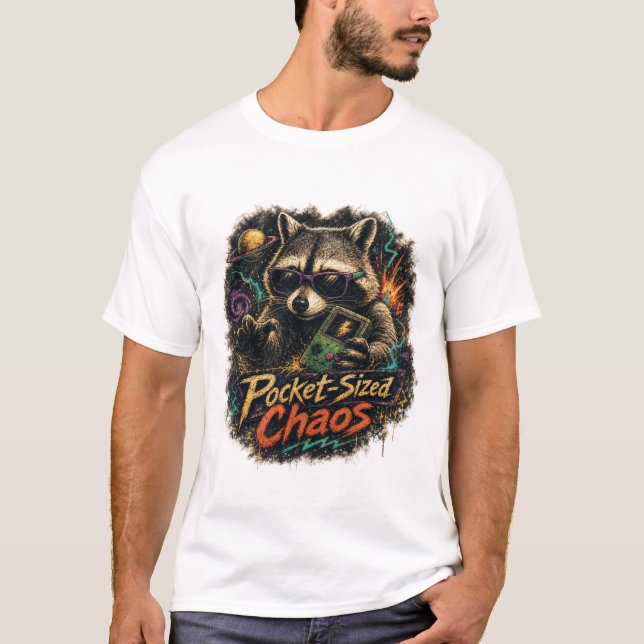 Camiseta Caos de Bolso de Videogames Retrô Mapache Spa Cósm (Frente)