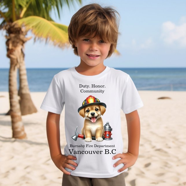 Camiseta Cãozinho bonito vestido de bombeiro com ferramenta (Criador carregado)