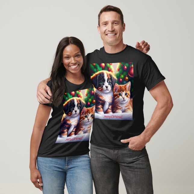 Camiseta Cãozinho e gato bonitos debaixo da árvore de Natal (Unissex)