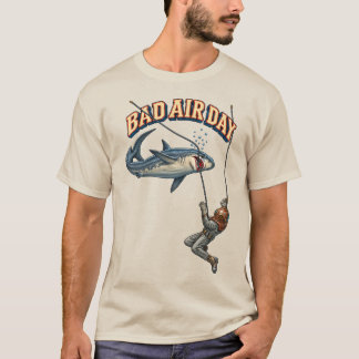 Camiseta Capacete de mergulhador vintage e um grande tubarã