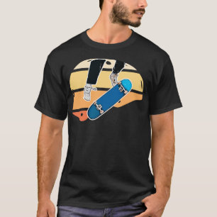 Camiseta Capacete de skate retrô colorido com Kickflip