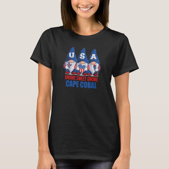 Camiseta Cape Coral Flórida Gnomo Doce Gnomo Bandeira Ameri (Frente)
