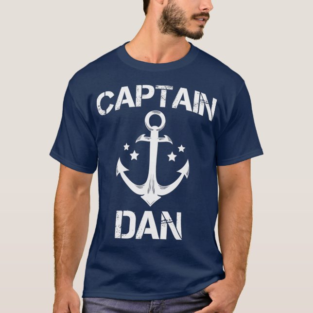 Camiseta CAPITÃO DAN Funny Birthday Nome Personalizado (Frente)