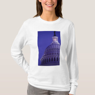 Camiseta Capitol dos EUA ao anoitecer com luz no domo ativa