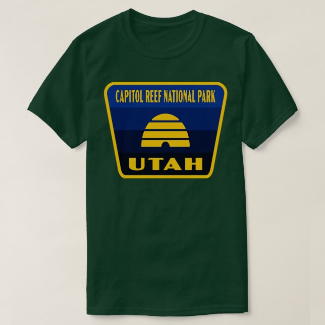Camiseta Capitol Reef National Park Utah Retro Flag Crachá  (Frente do Design)