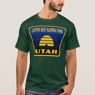 Camiseta Capitol Reef National Park Utah Retro Flag Crachá 