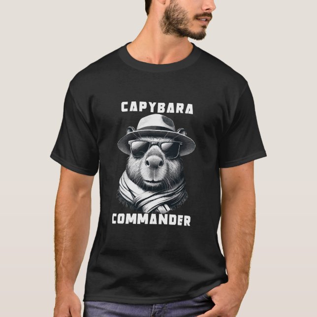 Camiseta Capivara Com Óculos De Sol Capy Comandante (Frente)
