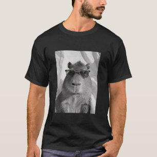 Camiseta Capivara Fofa com Óculos de Sol Roedor Animal Lega