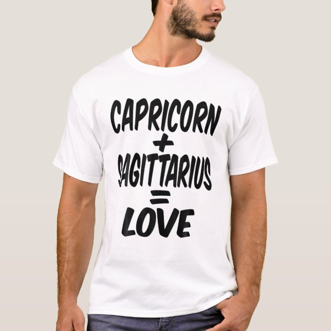 Camiseta Capricorn And Sagittarius = Love, Dec Jan Birthday (Frente)