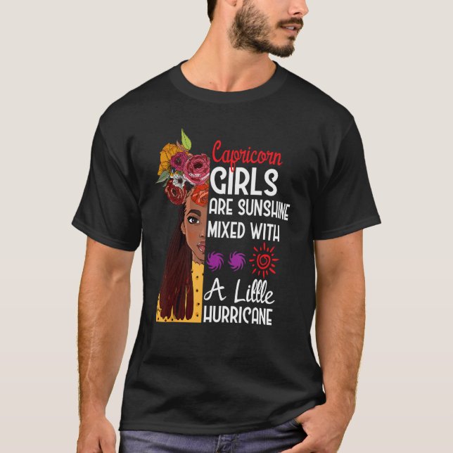 Camiseta Capricorn Girls Are Sunshine Mixed Little Hurrican (Frente)