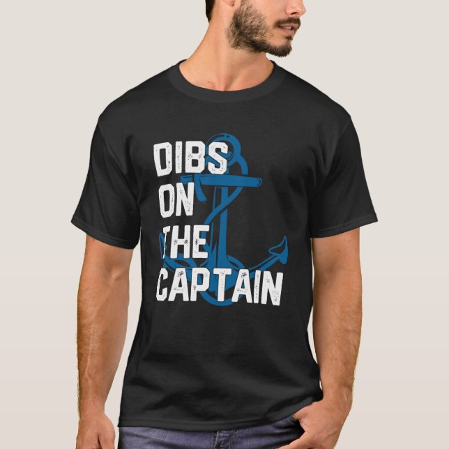 Camiseta Captain s Wife Dibs on The Captain (Frente)