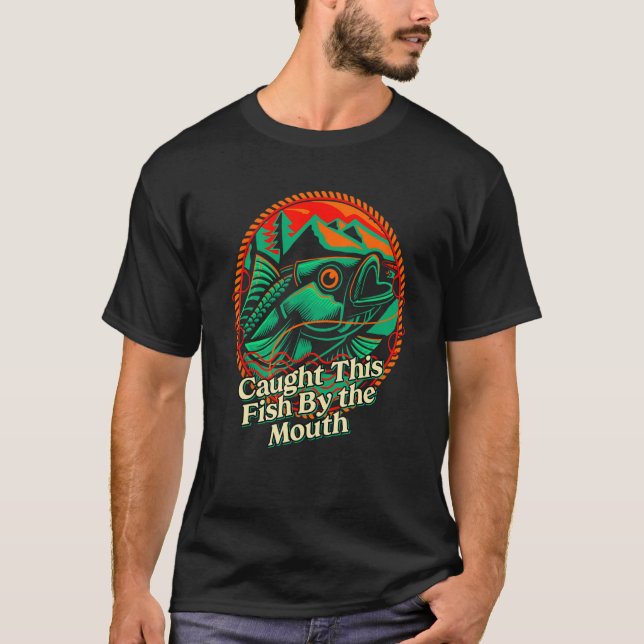 Camiseta Capturou Este Peixe Pelo Pescador Da Pesca Da Boca (Frente)