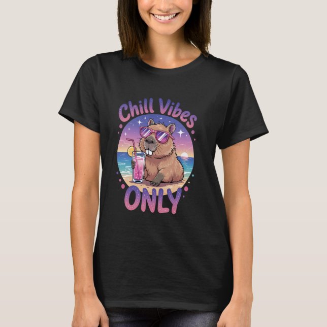 Camiseta Capybara Chill Vibes Beach Sunset Relaxe (Frente)