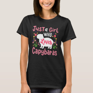 Camiseta Capybara É Uma Menina Que Ama Capybaras