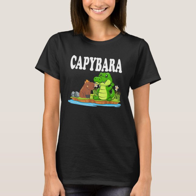 Camiseta Capybara Hangs Out With Crocodile Chilling With Cr (Frente)