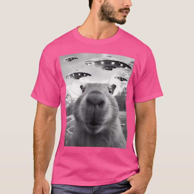 Camiseta Capybara Selfie Com A Alienígena Ufos Capybara (Frente)