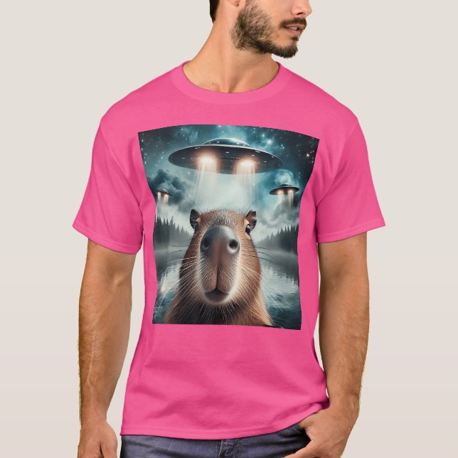 Camiseta Capybara Selfie Com Ufos (Frente)