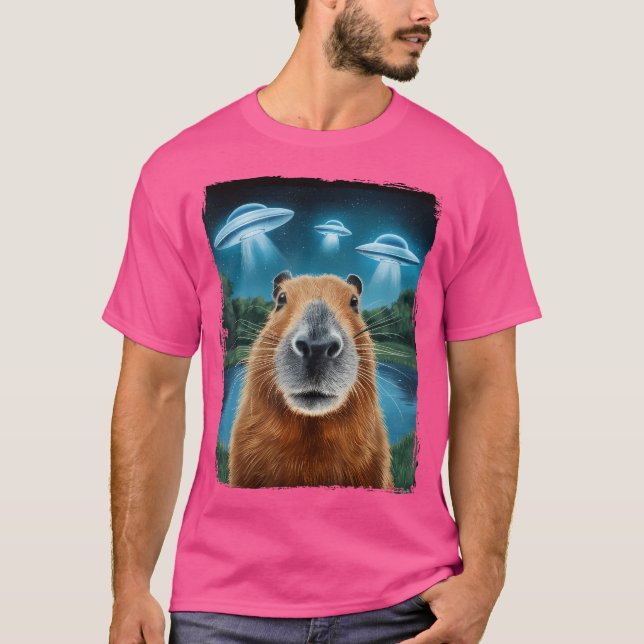 Camiseta Capybara Selfie Com Ufos (Frente)