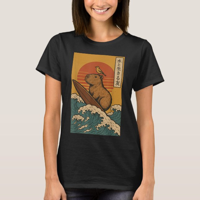 Camiseta Capybara Surfing Japonês (Frente)