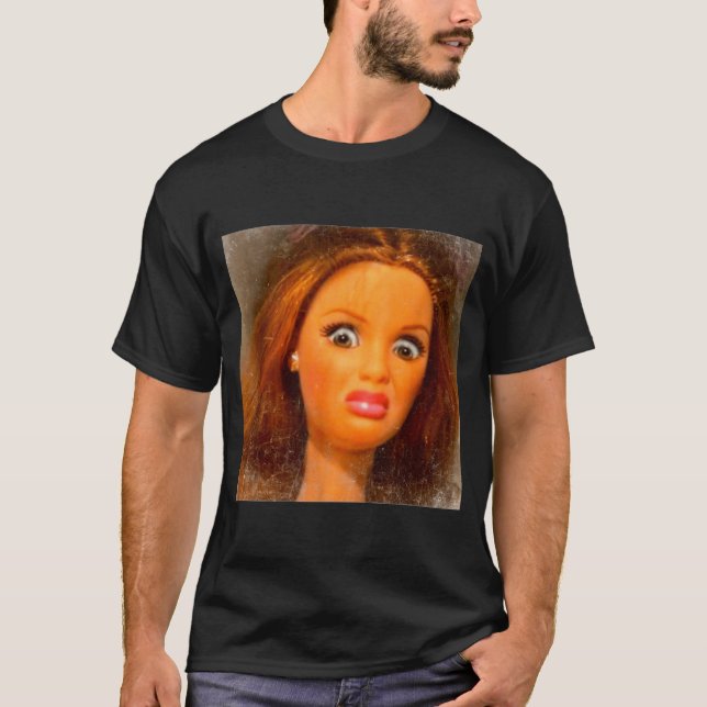 Camiseta Cara de Boneca Repulsiva Engraçada Meme (Frente)