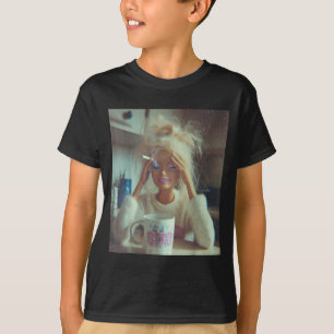 Camiseta Cara de Boneca Repulsiva Engraçada Meme Fumando Tr