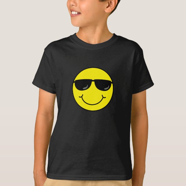 Camiseta Cara legal com óculos de sol (Frente)