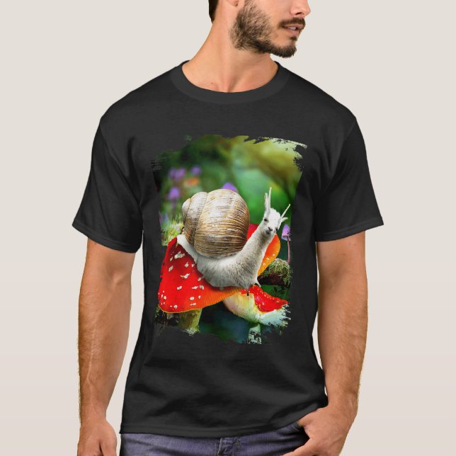 Camiseta Caracol Lhama Em Cogumelo (Frente)