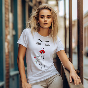 Camiseta Características de Mulher Estilizadas