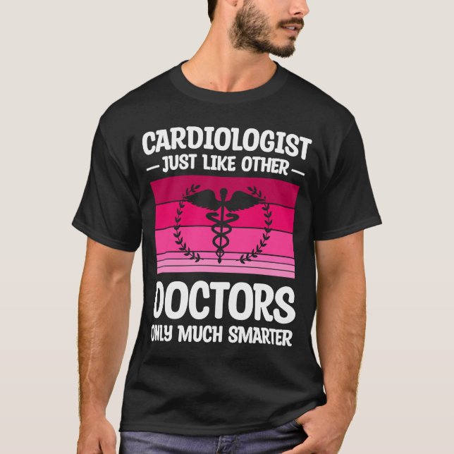 Camiseta Cardiologist Just Like Other Doctors Only Much Sma (Frente)